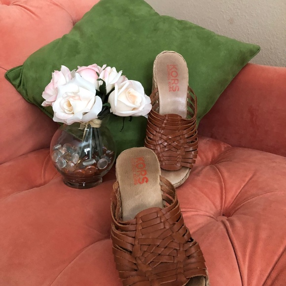 MICHAEL KORS COMFY LEATHER WEDGES - Picture 4 of 8